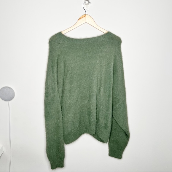H&M fuzzy drop shoulder sweater - Picture 3 of 6